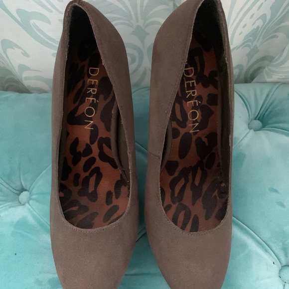 🔥Beyonce’s House of Dereon Heels🔥 - Picture 5 of 7